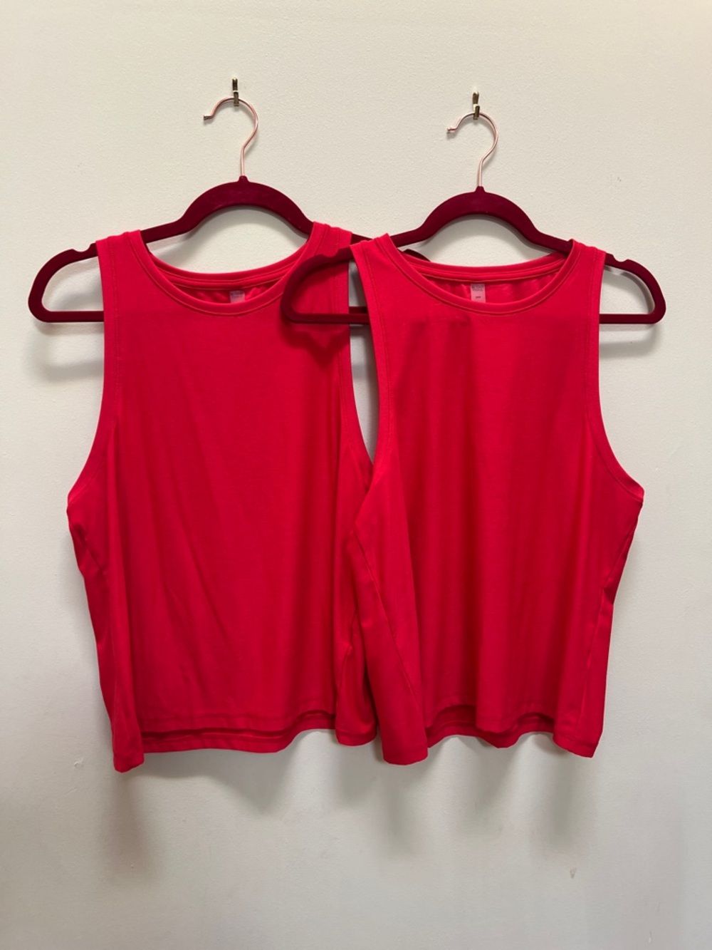 Beyond Yoga lot of 5 featherweight balanced muscle tanks size S Black, Red, Plum